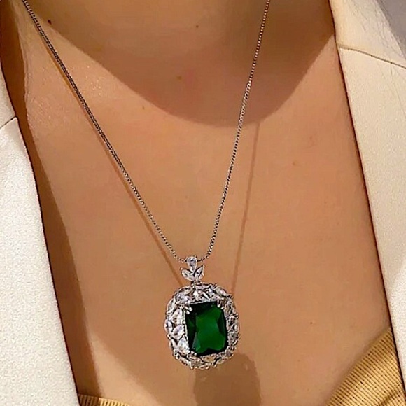 Cubic Zircon Emerald Green Gemstone Pendant Charm Necklace - Picture 4 of 9
